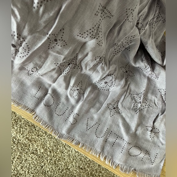 Louis Vuitton Purple Monogrammed Stole/Scarf - Picture 3 of 11